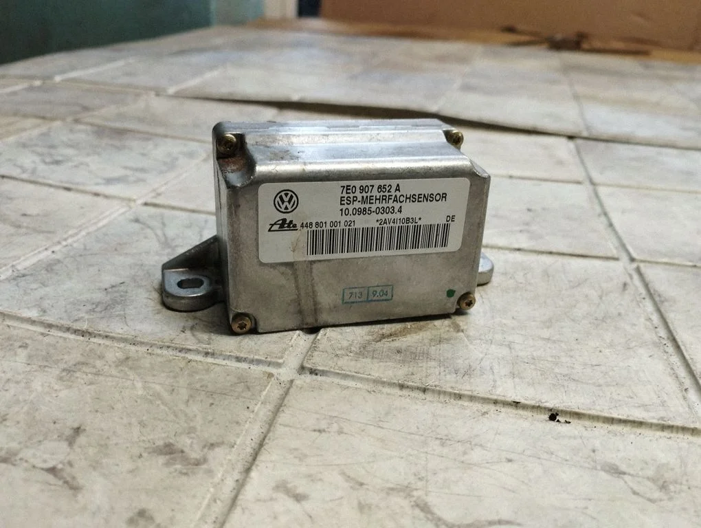 ESP acceleration yaw rate sensor – Volkswagen Touareg I (2002-2010)