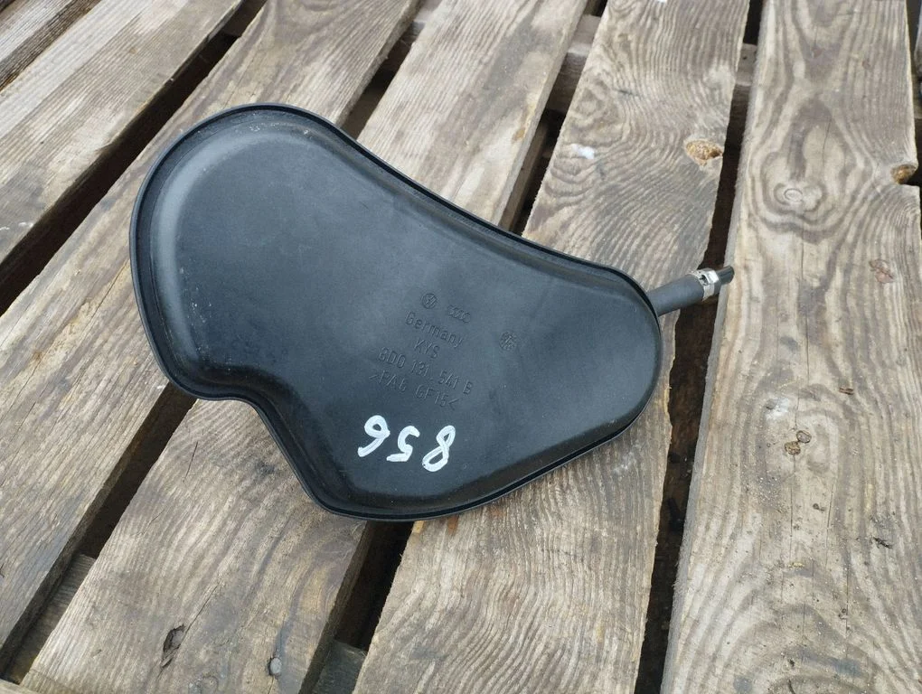 Vacuum air tank 8D0131541B