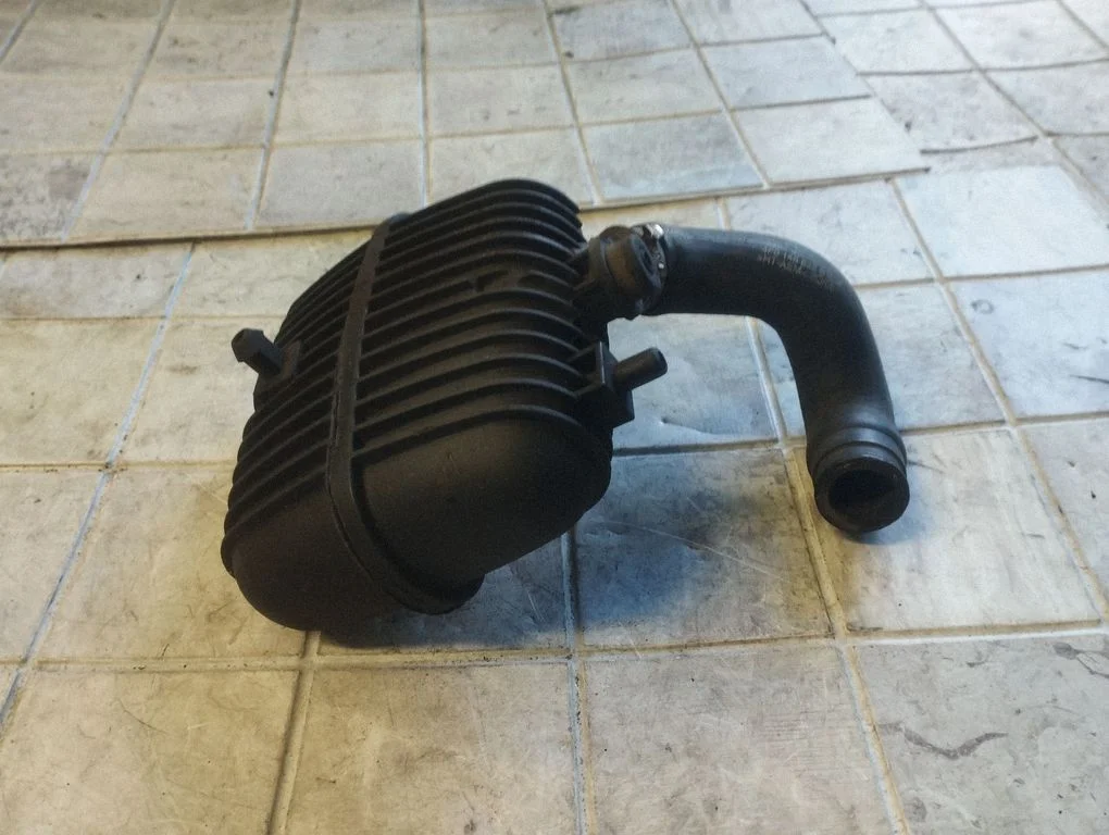 Vakuuma gaisa tvertne 4F0145832B