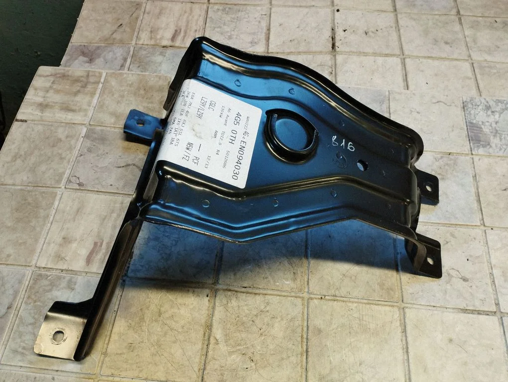 Spare wheel mounting bracket – Audi A6 S6 C7 4G (2011-2018)
