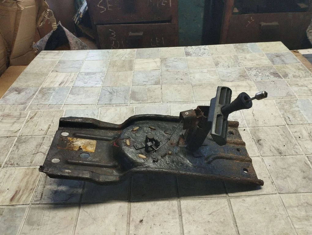 Spare wheel mounting bracket – Chrysler Voyager (2004-2007)