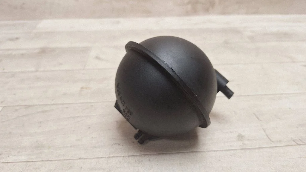 Vacuum air tank – Volkswagen Touareg I (2002-2010)