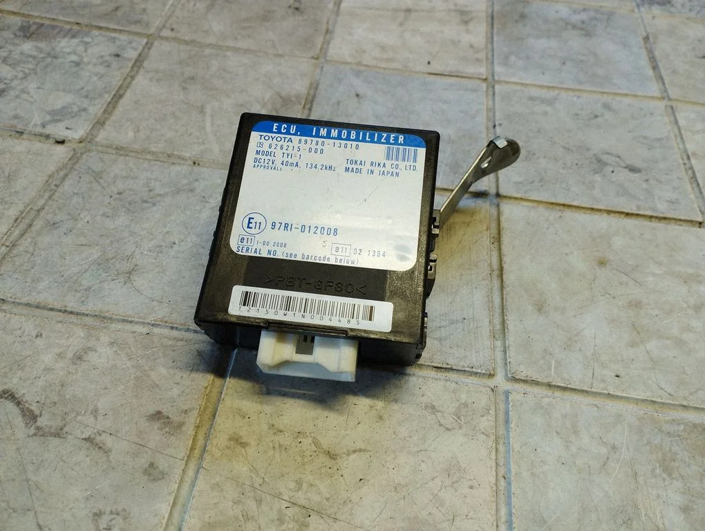 Immobilizer control unit/module – Toyota Corolla Verso E121 (2001-2004)