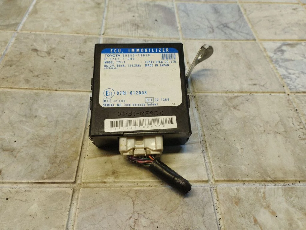 Immobilizer control unit/module – Toyota Corolla Verso E121 (2001-2004)