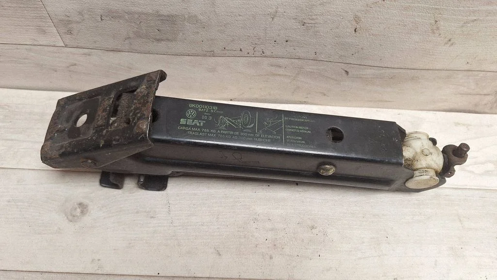 Lift Jack – Volkswagen Passat B5.5 (2001-2005)