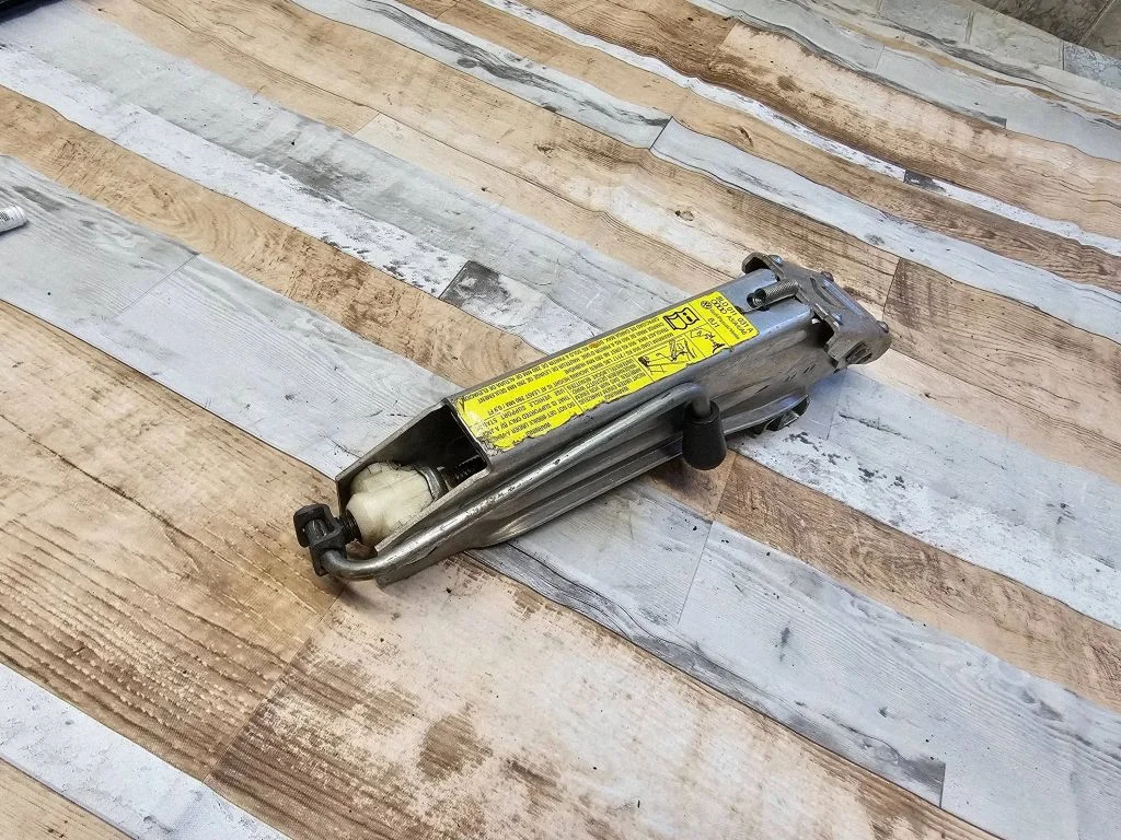 Lift Jack – Volkswagen Passat B5 (1997-2000)