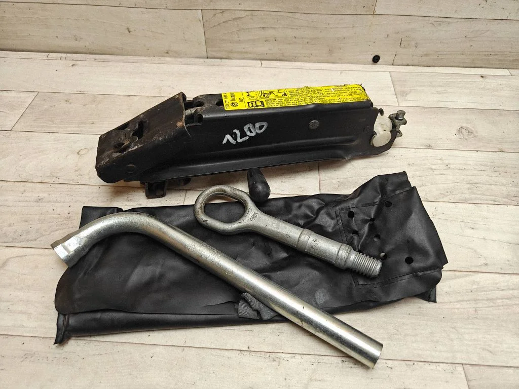 Tööriistakomplekt 1T0011031A