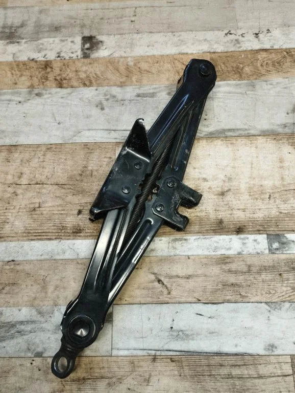 Lift Jack – Lexus IS 220D-250-350 (2006-2013)