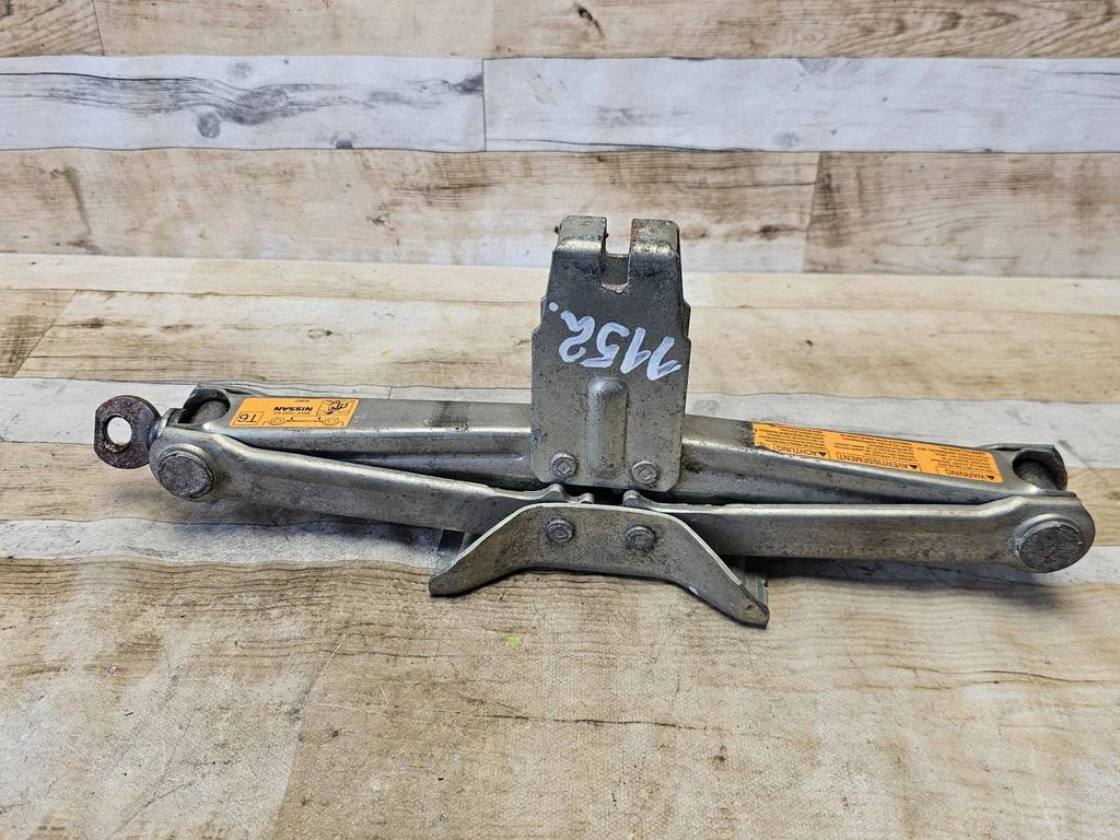 Lift Jack – Nissan X-Trail T30 (2001-2007)