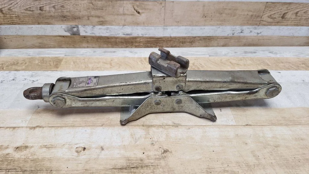 Lift Jack – Toyota Camry (2006-2011)
