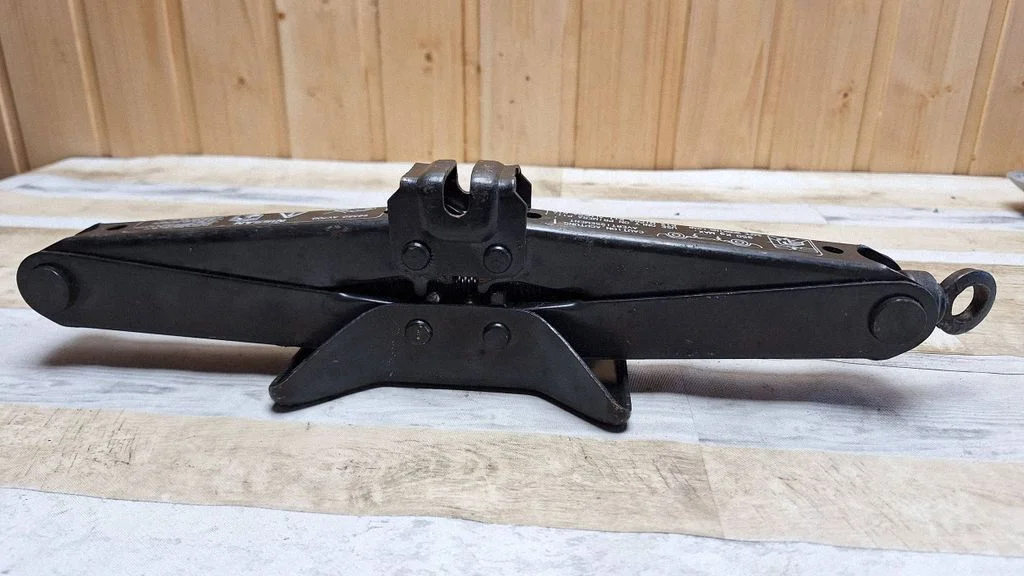 Lift Jack – Nissan Note (E11) (2006-2014)