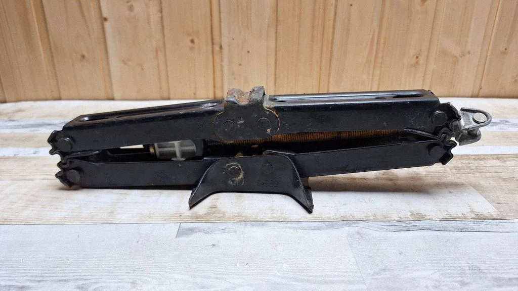 Lift Jack – Opel Vectra C (2005-2009)
