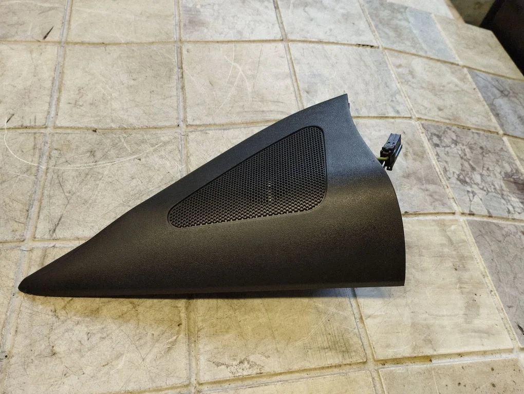 Front door high frequency speaker 876512B010
