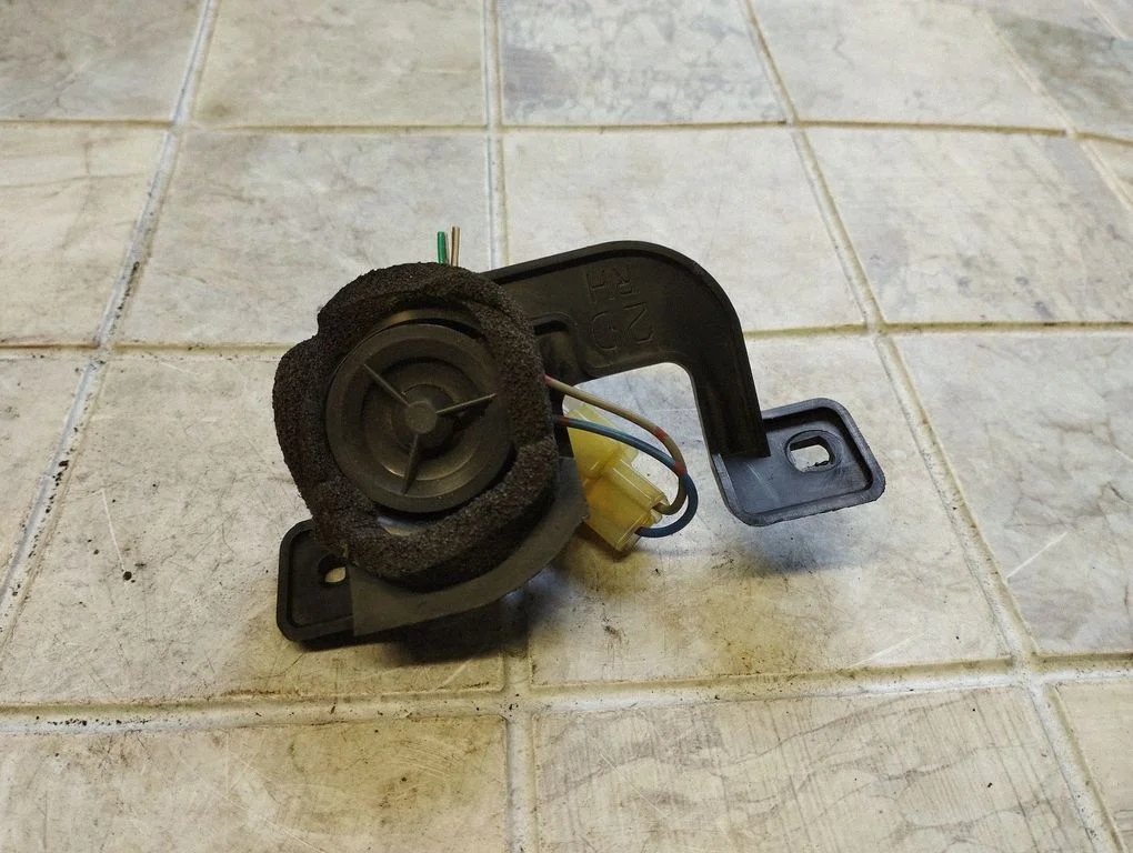 Front door high frequency speaker – Subaru Outback (2007-2009)