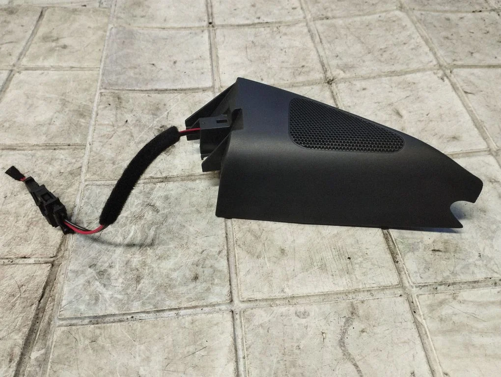 Augstfrekvences skaļrunis (-ņi) priekšējās durvīs 3C0837994