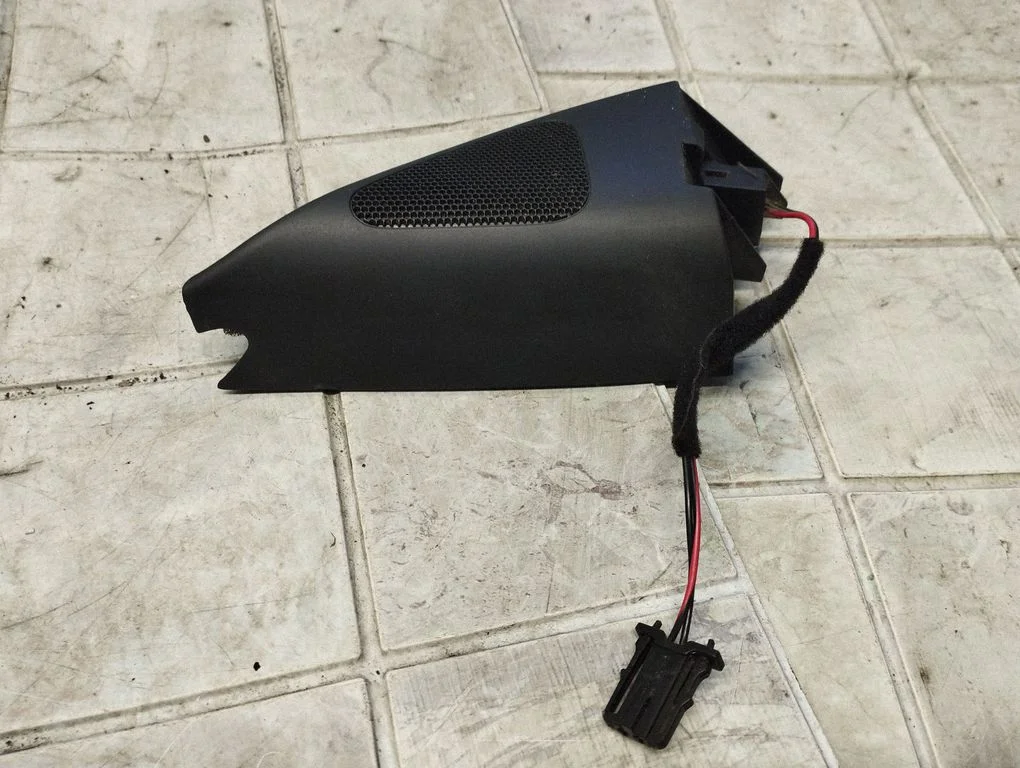 Augstfrekvences skaļrunis (-ņi) priekšējās durvīs 3C0035411