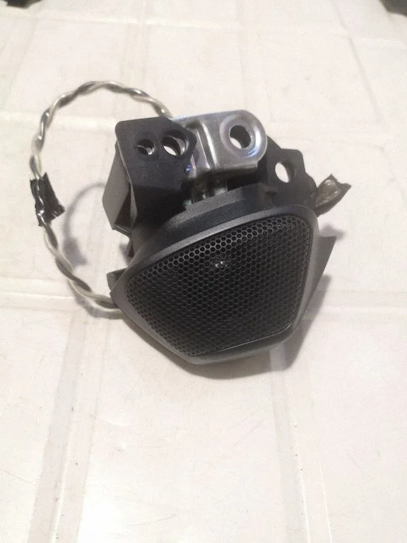 Front door high frequency speaker – front right