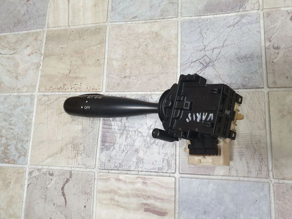 Suunatulede/tulede hoob – Toyota Yaris Verso (1999-2005)