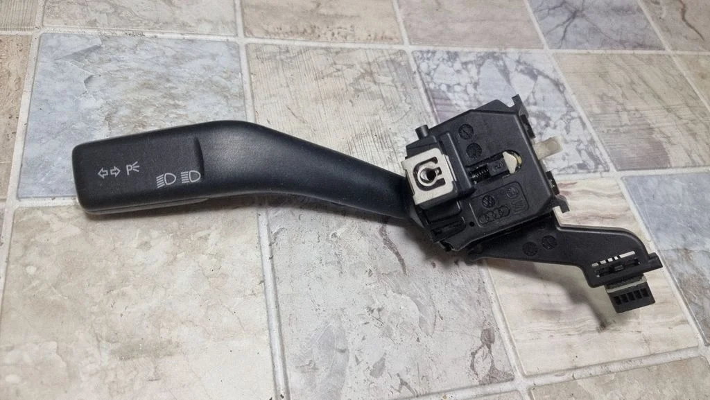 Suunatulede/tulede hoob – Audi A3 S3 8P (2003-2012)