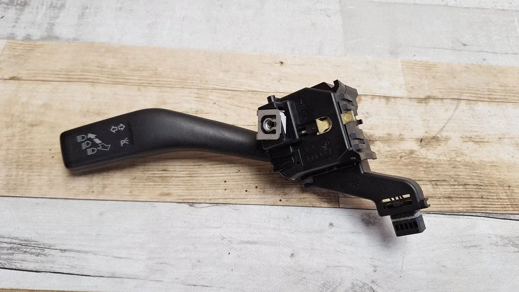 Indicator stalk – Volkswagen Jetta V (2005-2010)