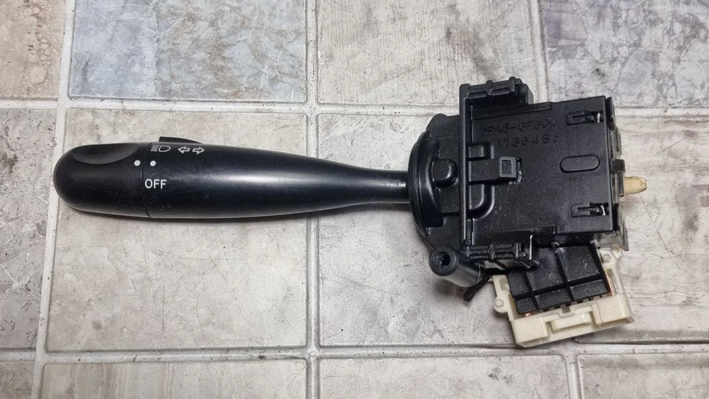 Suunatulede/tulede hoob – Toyota Yaris Verso (1999-2005)