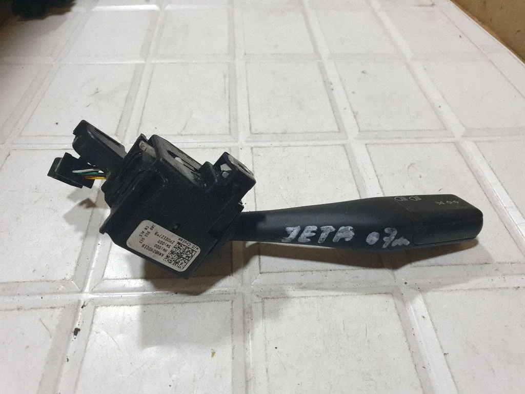 Suunatulede/tulede hoob – Volkswagen Jetta V (2005-2010)
