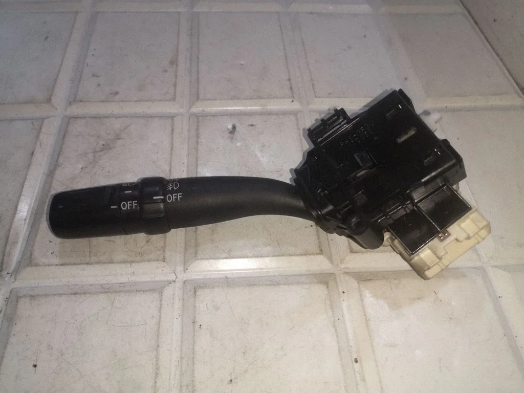 Suunatulede/tulede hoob – Toyota Corolla Verso E121 (2004-2007)