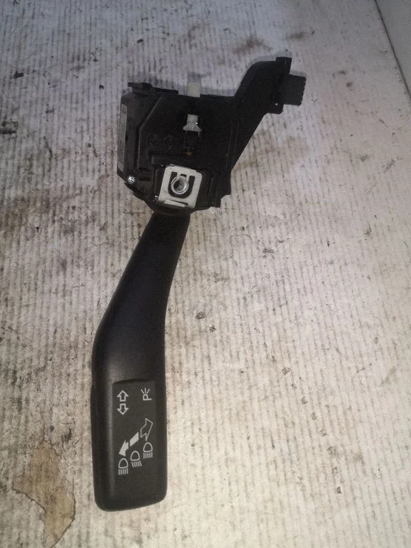 Indicator stalk – Volkswagen Tiguan (2007-2016)