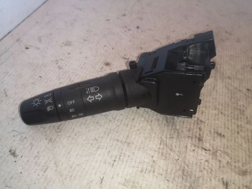Suunatulede/tulede hoob – Nissan Almera N16 (2000-2010)