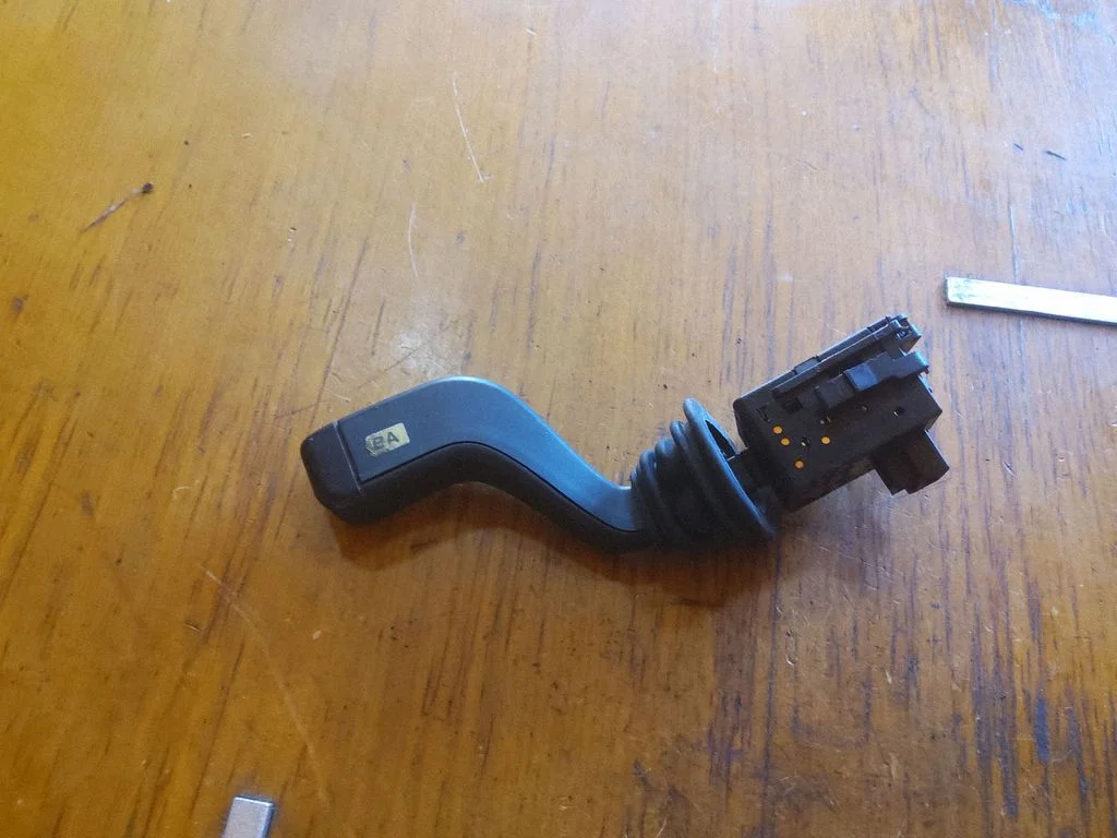 Suunatulede/tulede hoob – Opel Corsa C (2000-2006)