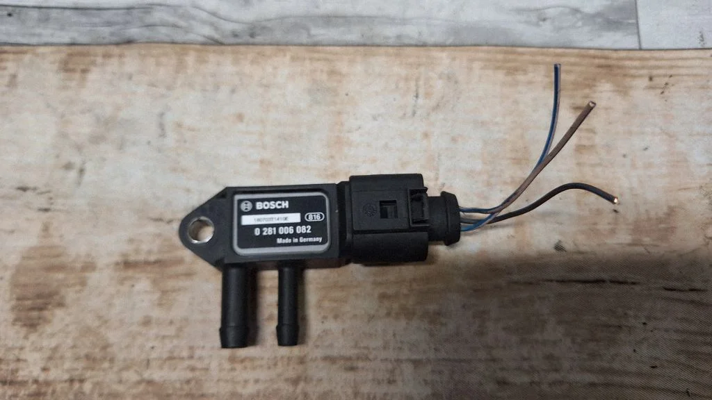 Exhaust gas pressure sensor 0281006082