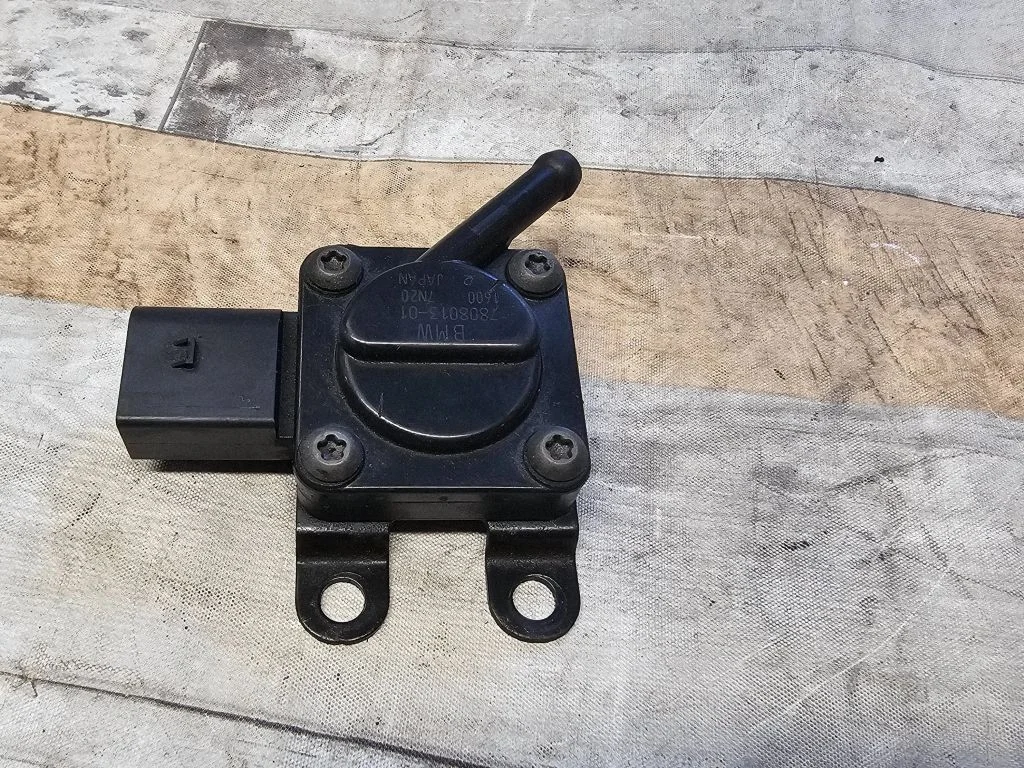 Exhaust gas pressure sensor – BMW 7 Series F01 F02 F03 F04 (2008-2016)