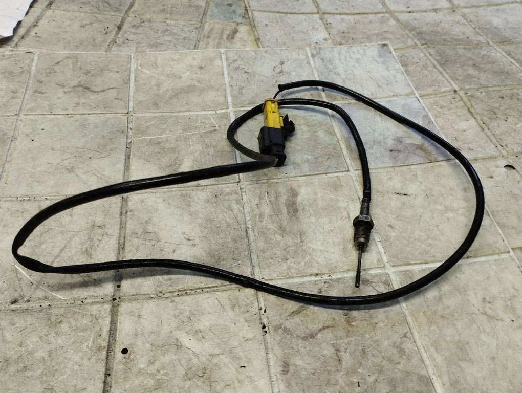 Exhaust gas pressure sensor 18011743