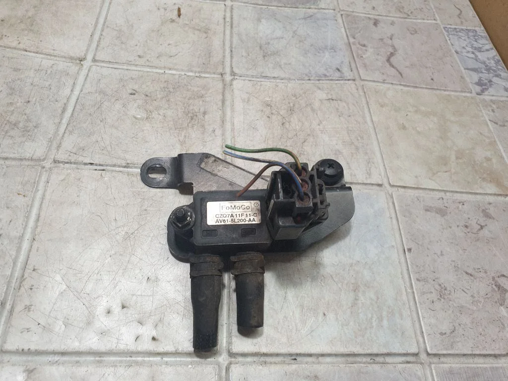 Exhaust gas pressure sensor AV615L200AA