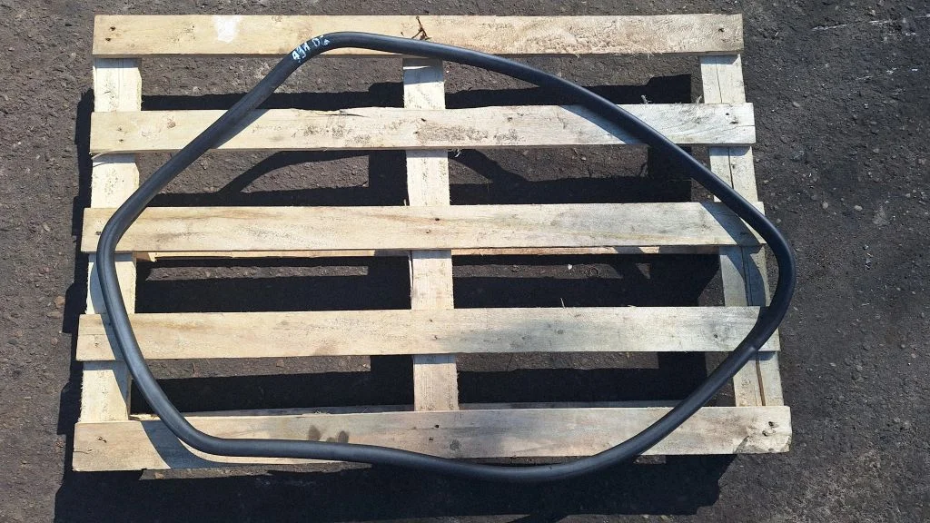 Rubber seal rear door – rear right