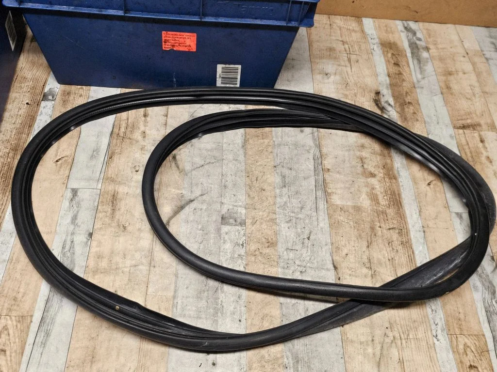 Rubber seal rear door 3C272113EV32