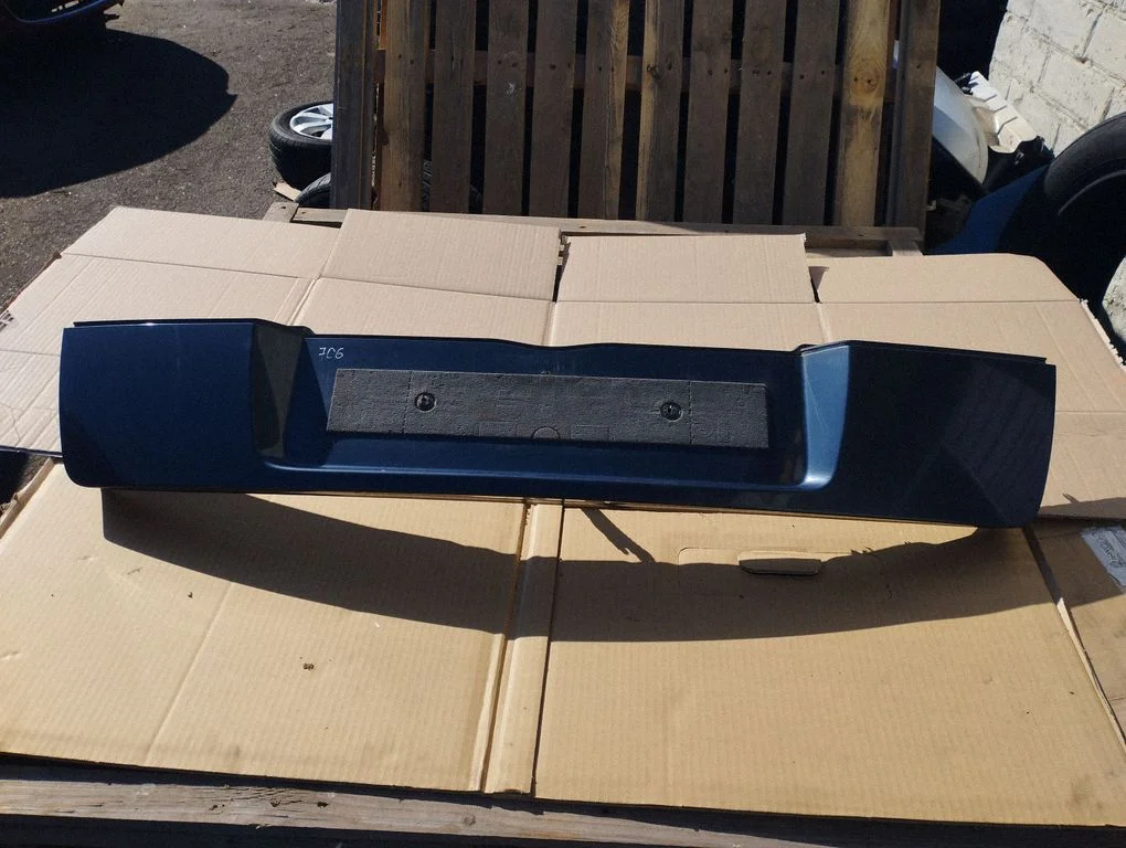 Tailgate trim 24417181