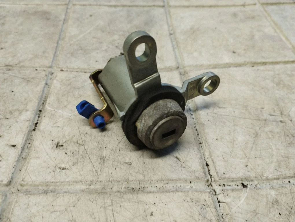Tailgate exterior lock – Mitsubishi Colt (2004-2008)