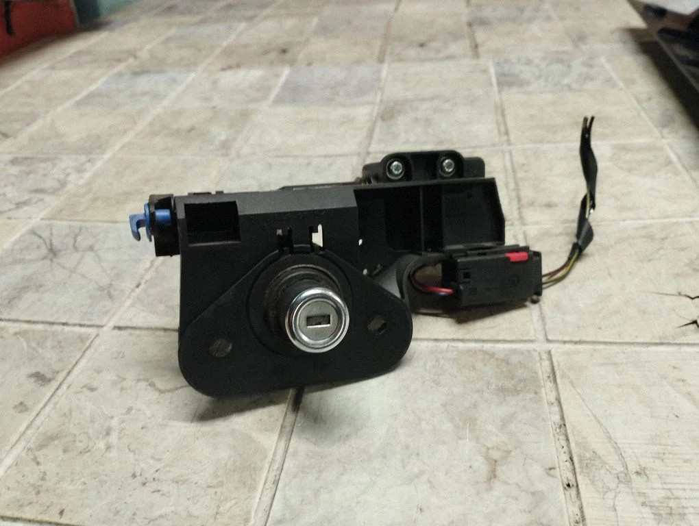 Tailgate exterior lock – Opel Meriva A (2003-2010)