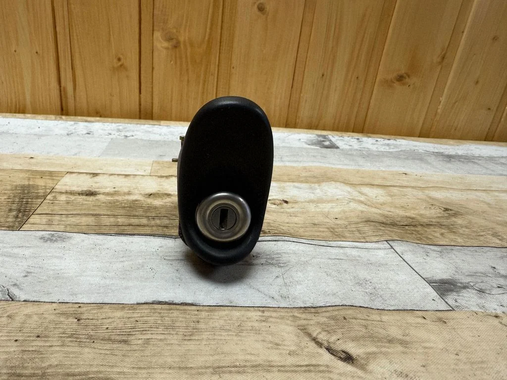 Tailgate exterior lock – Toyota Yaris Verso (1999-2005)
