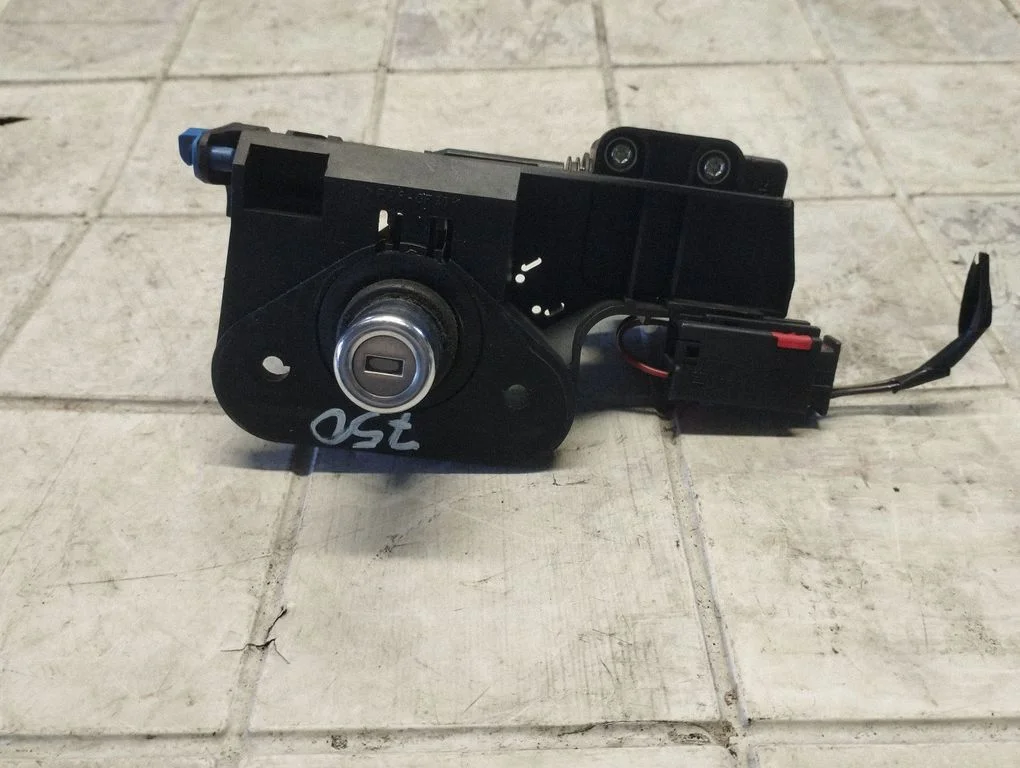 Tailgate exterior lock – Opel Meriva A (2003-2010)
