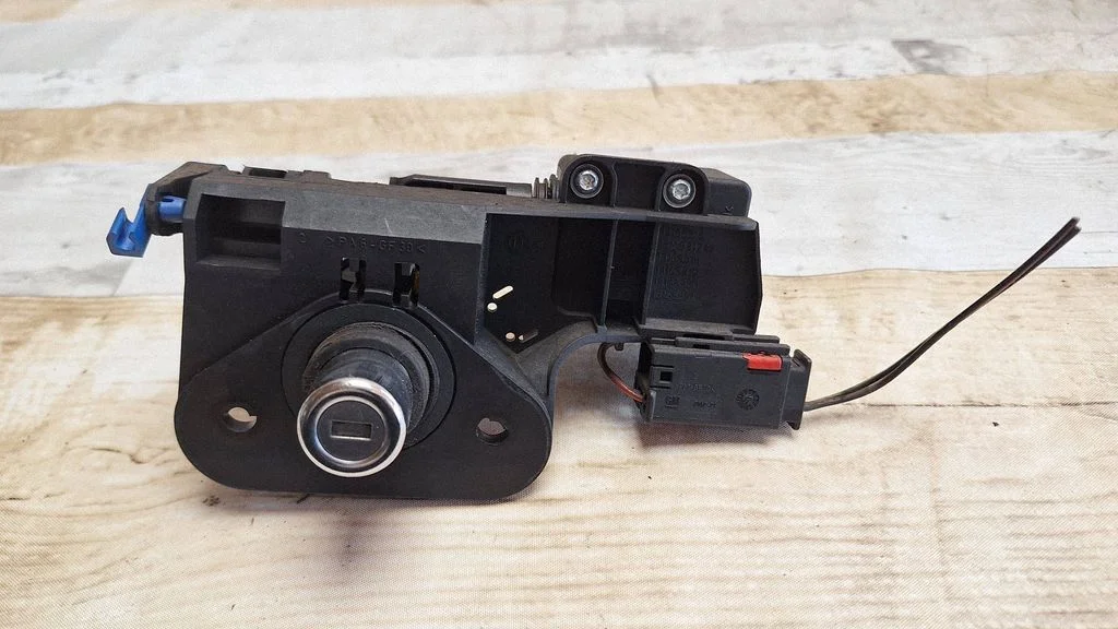 Tailgate exterior lock – Opel Meriva A (2003-2010)