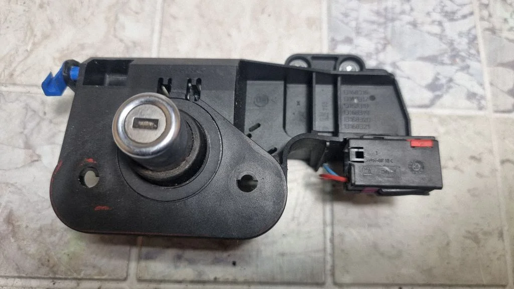 Tailgate exterior lock – Opel Corsa C (2000-2006)