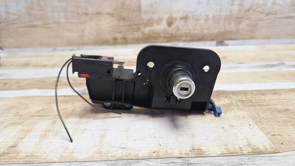 Tailgate exterior lock – Opel Meriva A (2003-2010)