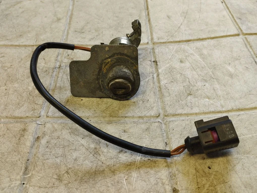 Tailgate exterior lock – Skoda Superb B5 (3U) (2001-2008)