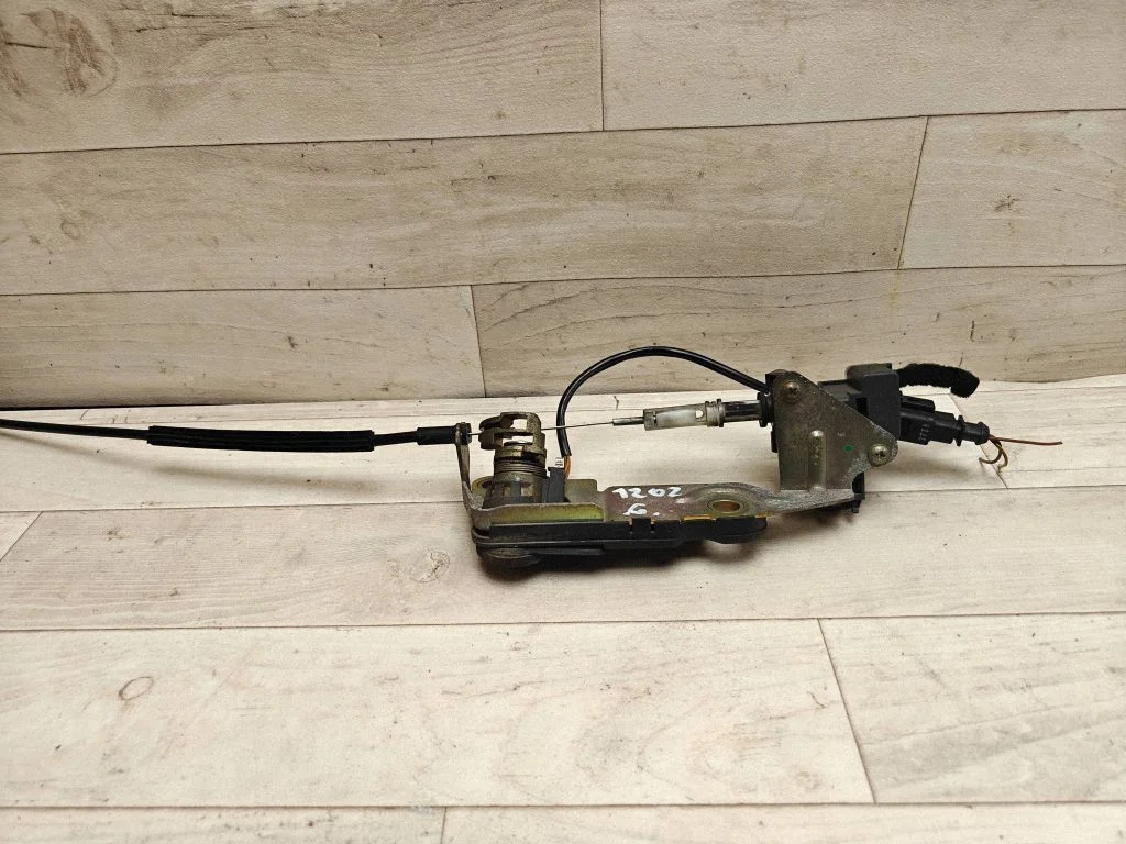 Tailgate exterior lock – Volkswagen Passat B5.5 (2001-2005)