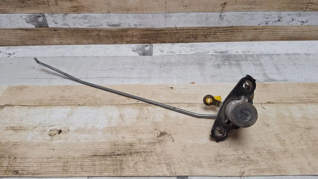 Tailgate exterior lock – Pontiac Vibe (2003-2008)