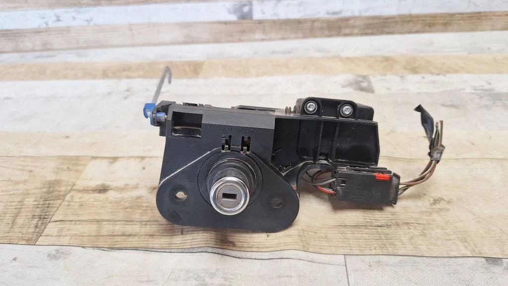 Tailgate exterior lock – Opel Meriva A (2003-2010)