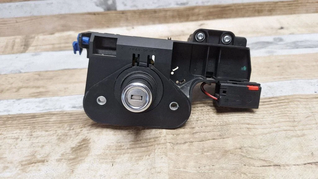 Tailgate exterior lock – Opel Meriva A (2003-2010)