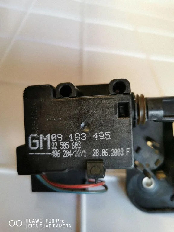 Tailgate exterior lock – Opel Meriva A (2003-2010)